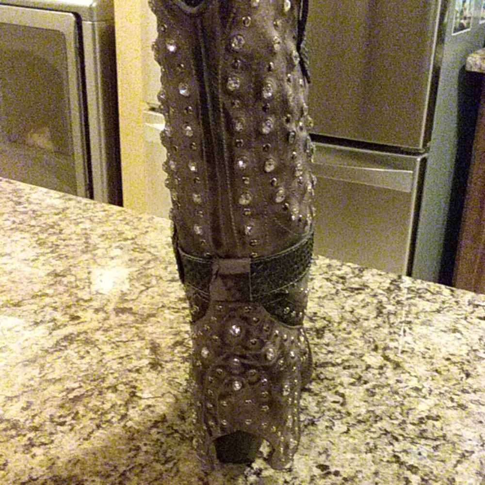 Boot - Picture 2 of 3